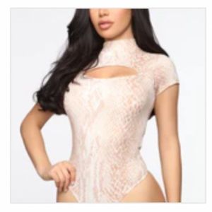 Fashion Nova Not so harmless snake bodysuit - nude size Large